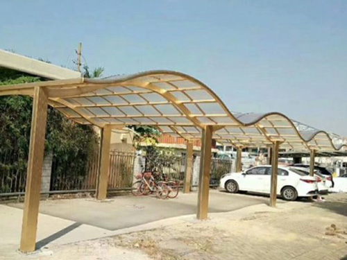 度假村連排車棚